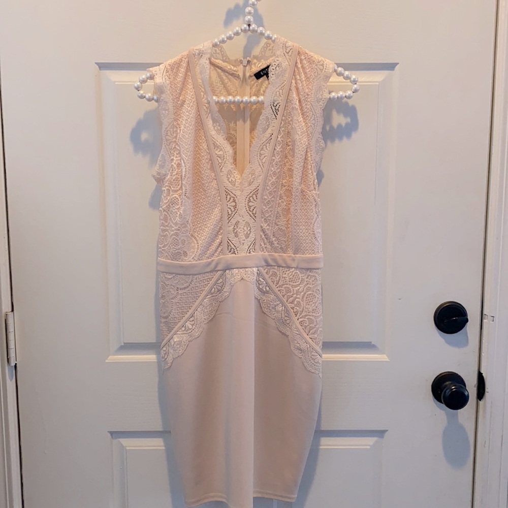 Beige boutique Entry lace dress L never worn w/tag
